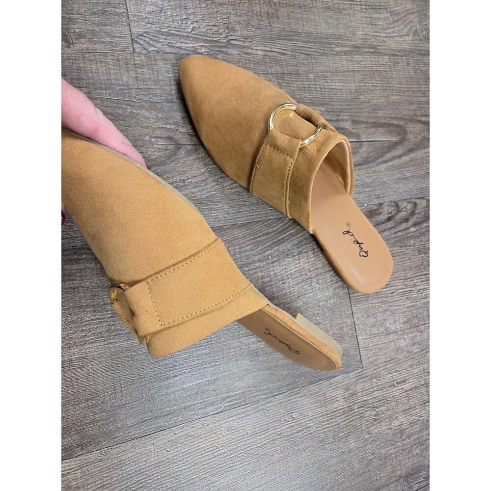 Qupid Tan Camel Faux-Suede Gold Buckle Mules Flats Shoes Pointed Toe Size 8.5 - Picture 5 of 8